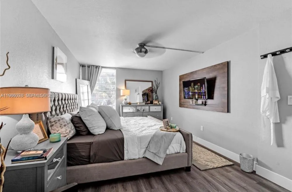 830 NW 87th Ave #303 Miami, FL 33172
