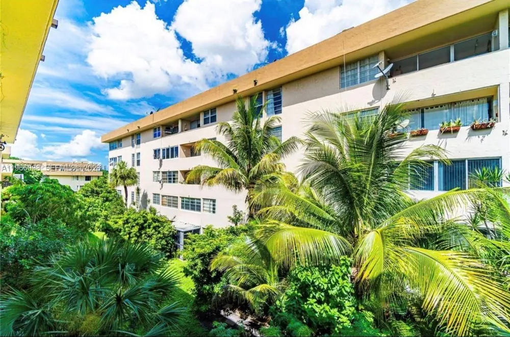 830 NW 87th Ave #303 Miami, FL 33172