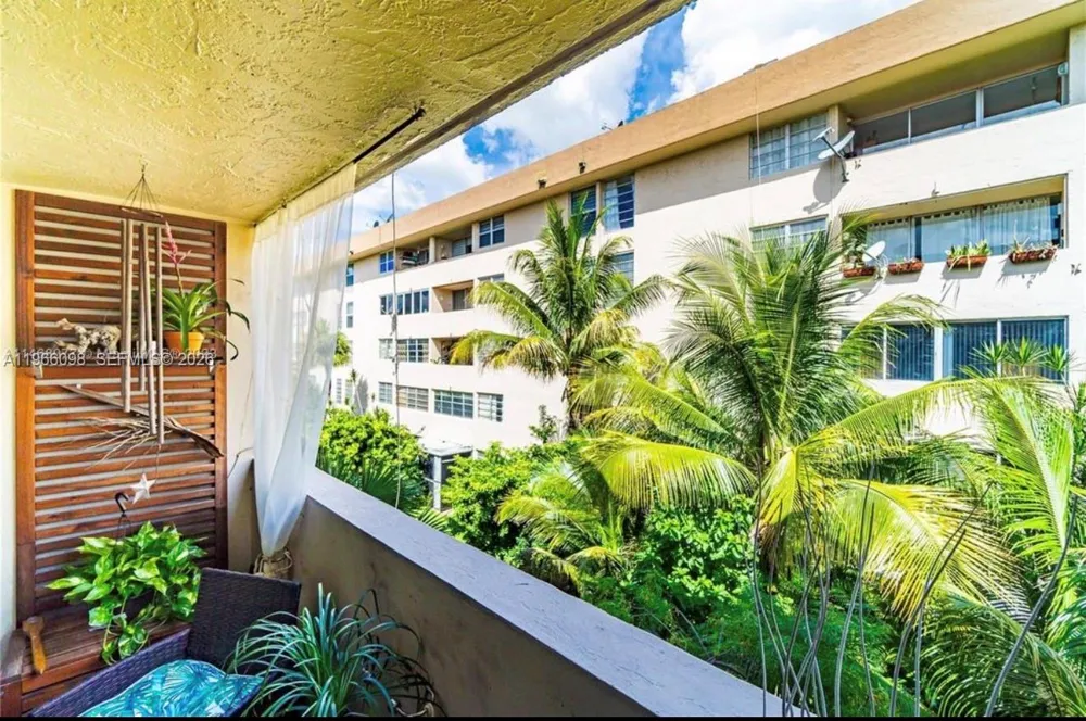 830 NW 87th Ave #303 Miami, FL 33172