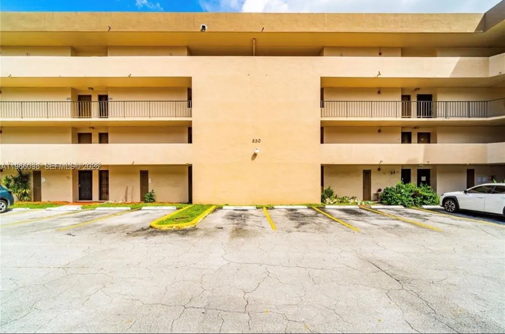 830 NW 87th Ave #303 Miami, FL 33172