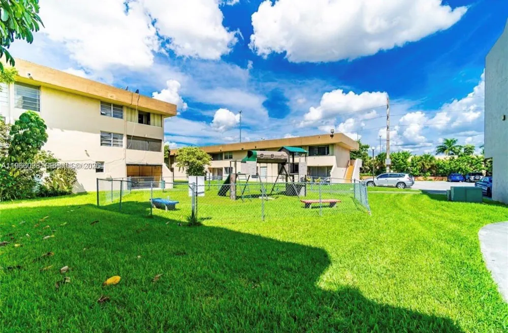 830 NW 87th Ave #303 Miami, FL 33172