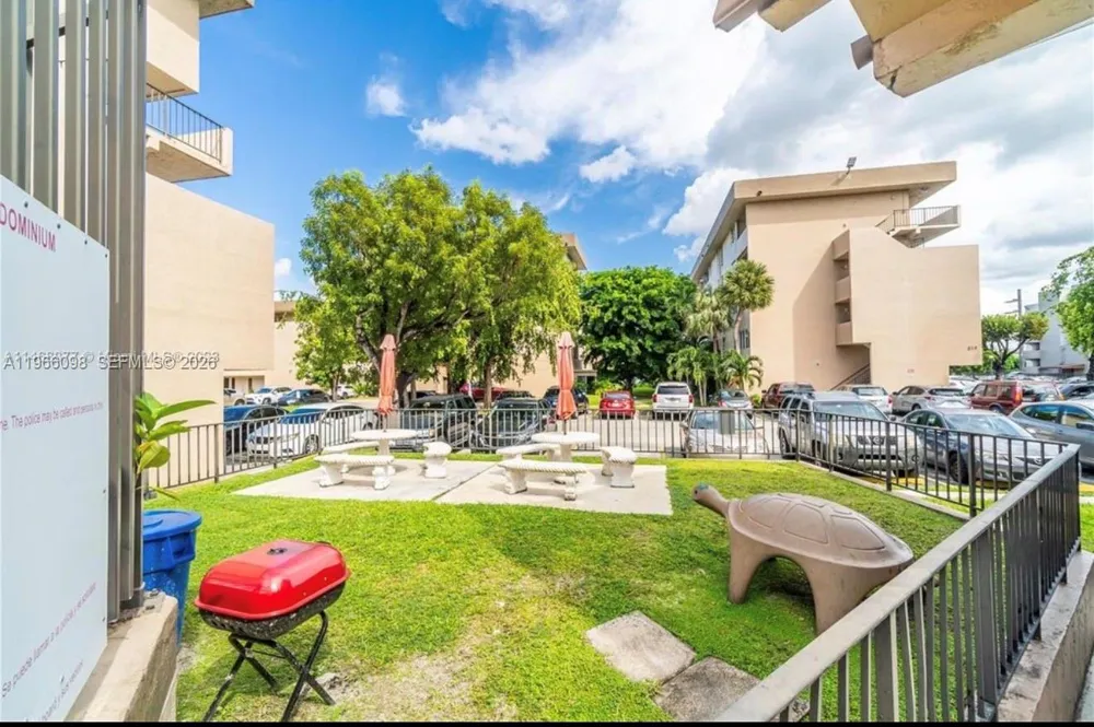 830 NW 87th Ave #303 Miami, FL 33172