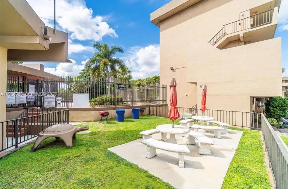 830 NW 87th Ave #303 Miami, FL 33172