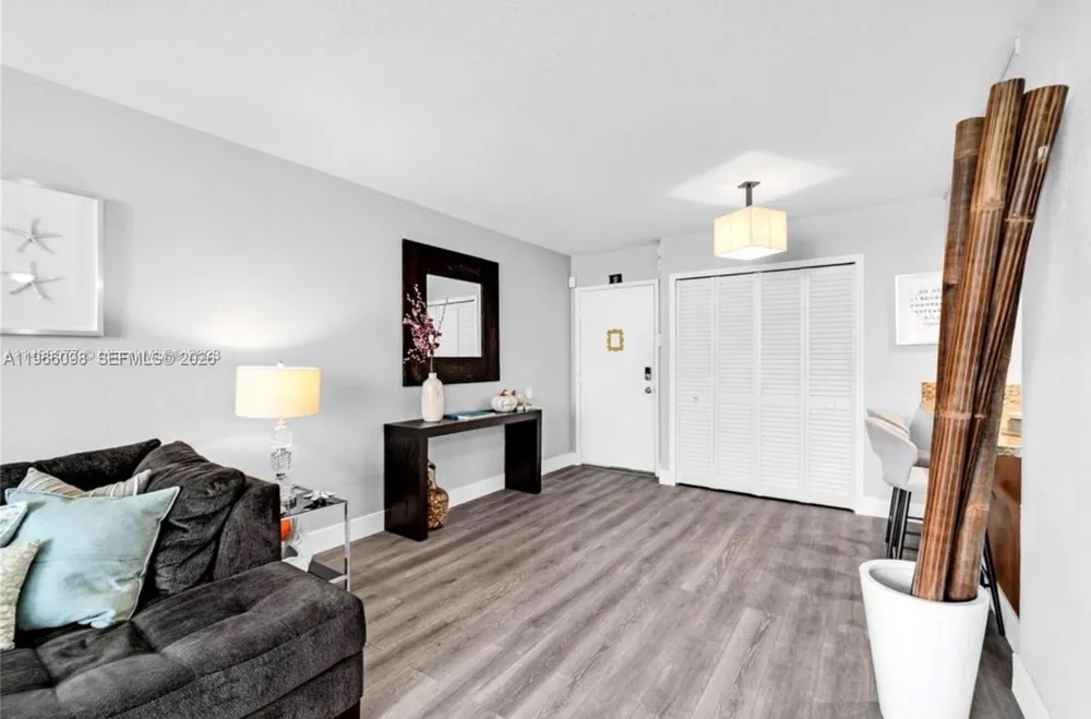 830 NW 87th Ave #303 Miami, FL 33172