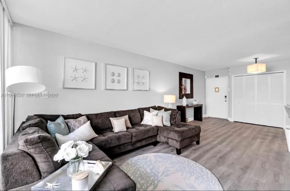 830 NW 87th Ave #303 Miami, FL 33172