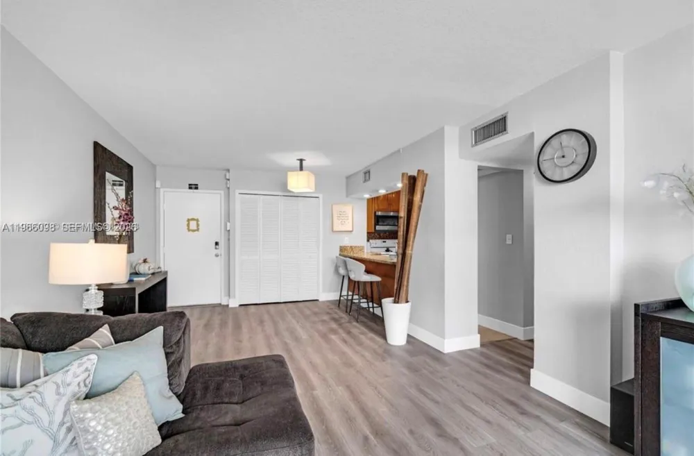 830 NW 87th Ave #303 Miami, FL 33172