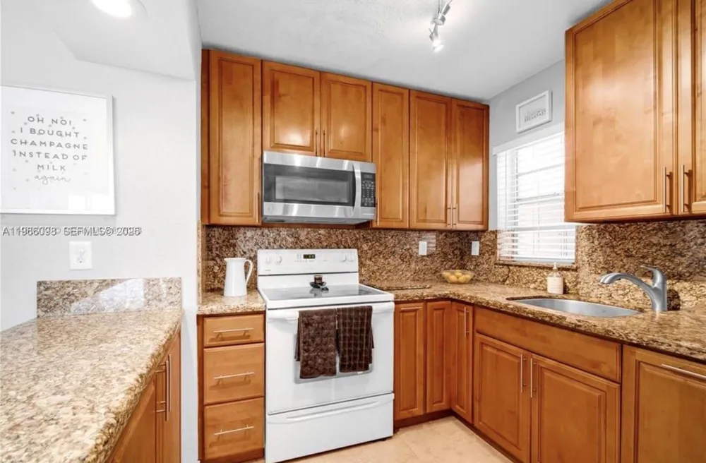 830 NW 87th Ave #303 Miami, FL 33172