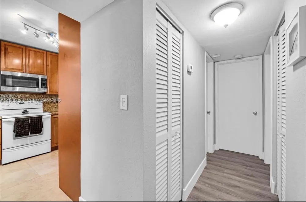 830 NW 87th Ave #303 Miami, FL 33172