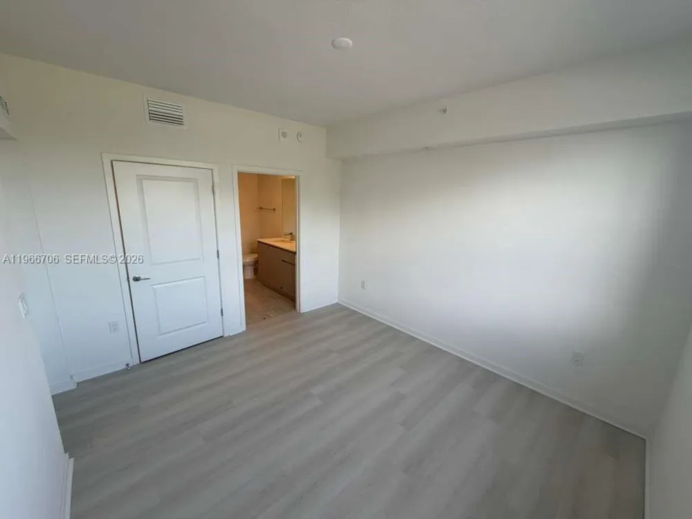 5587 Millenia Park blvd #502 Orlando, FL 32839