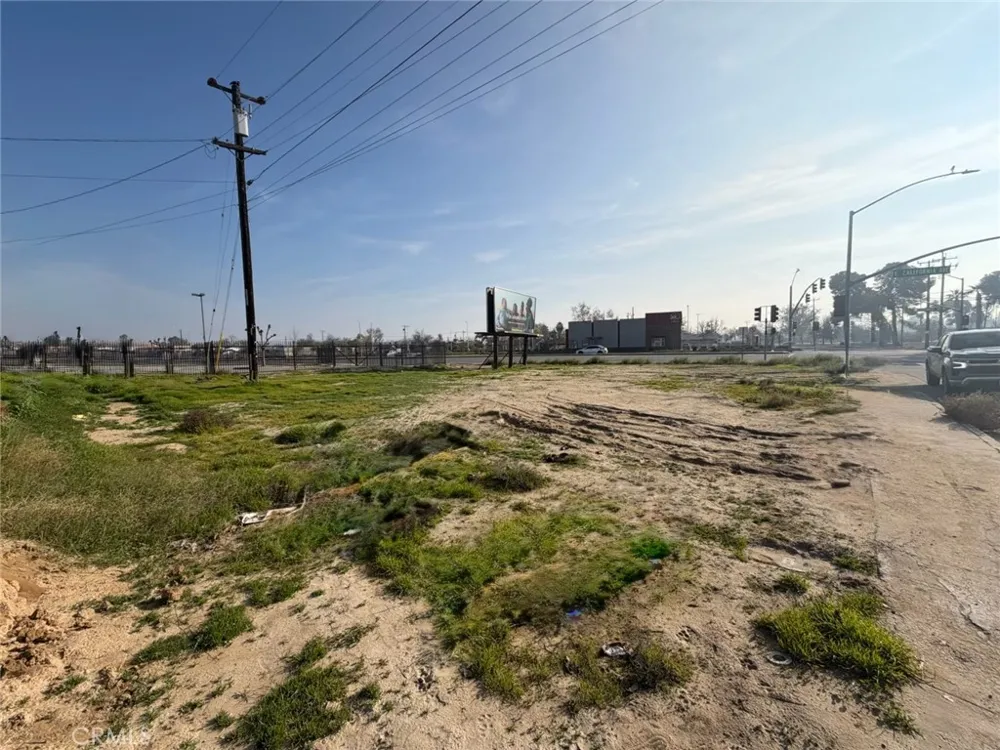 1000 E California Bakersfield, CA 93307