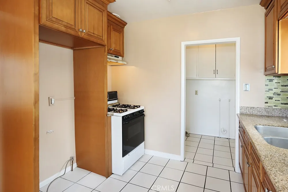 6449 Lemon Avenue Long Beach, CA 90805