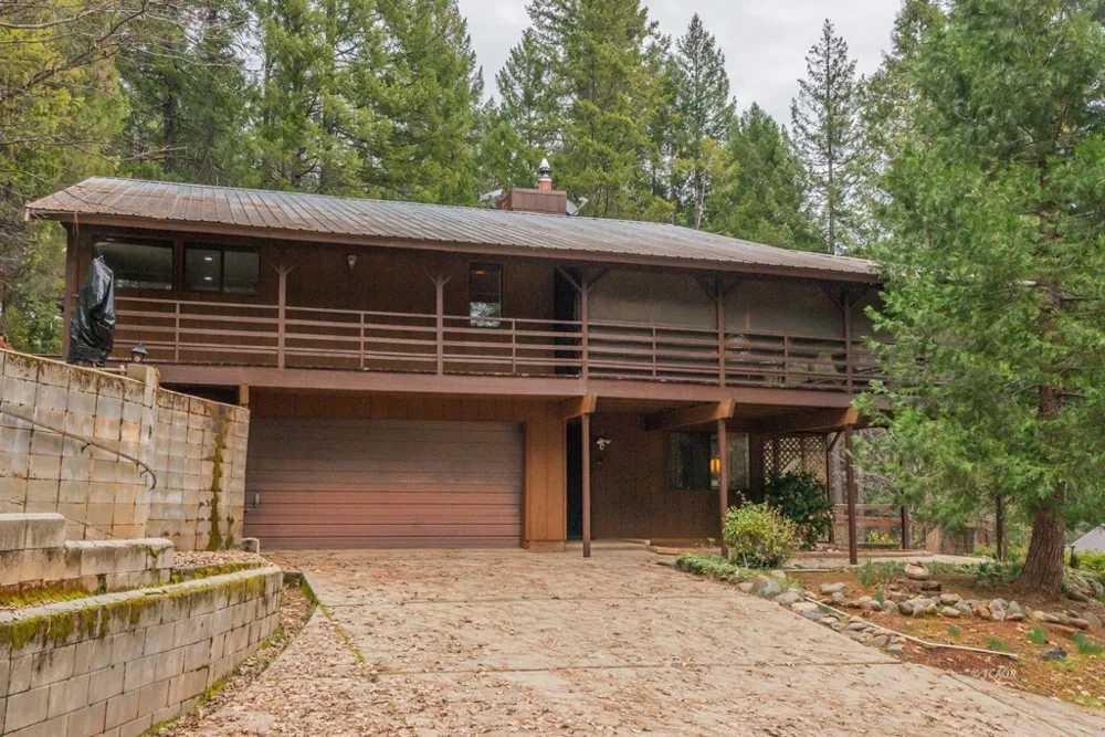410 Lake Forest Dr. Trinity Center, CA 96091