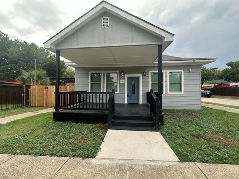 2000 May Street