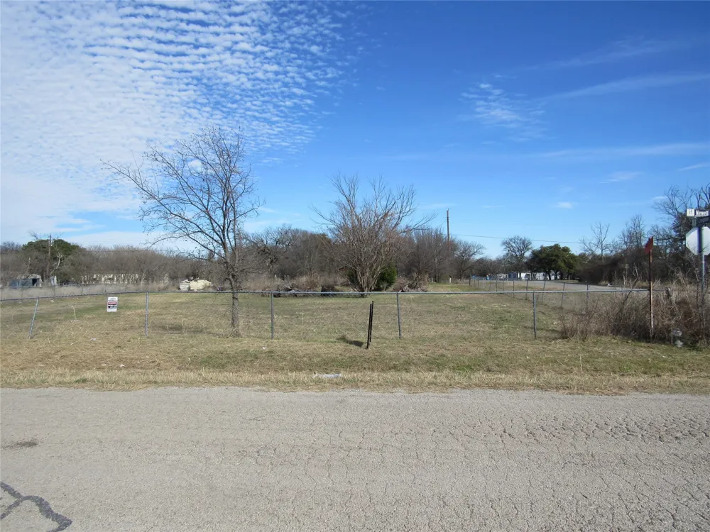 207 Newell Drive Hudson Oaks, TX 76087