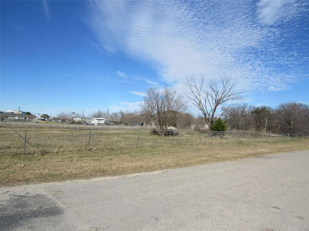 207 Newell Drive Hudson Oaks, TX 76087
