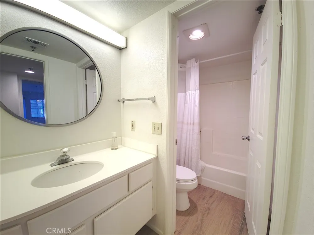 5728 Oak Bend Lane #202 Oak Park, CA 91377