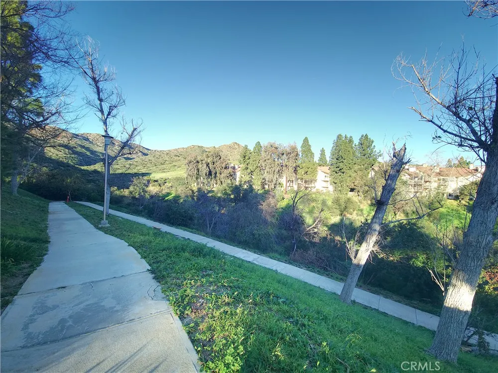 5728 Oak Bend Lane #202 Oak Park, CA 91377