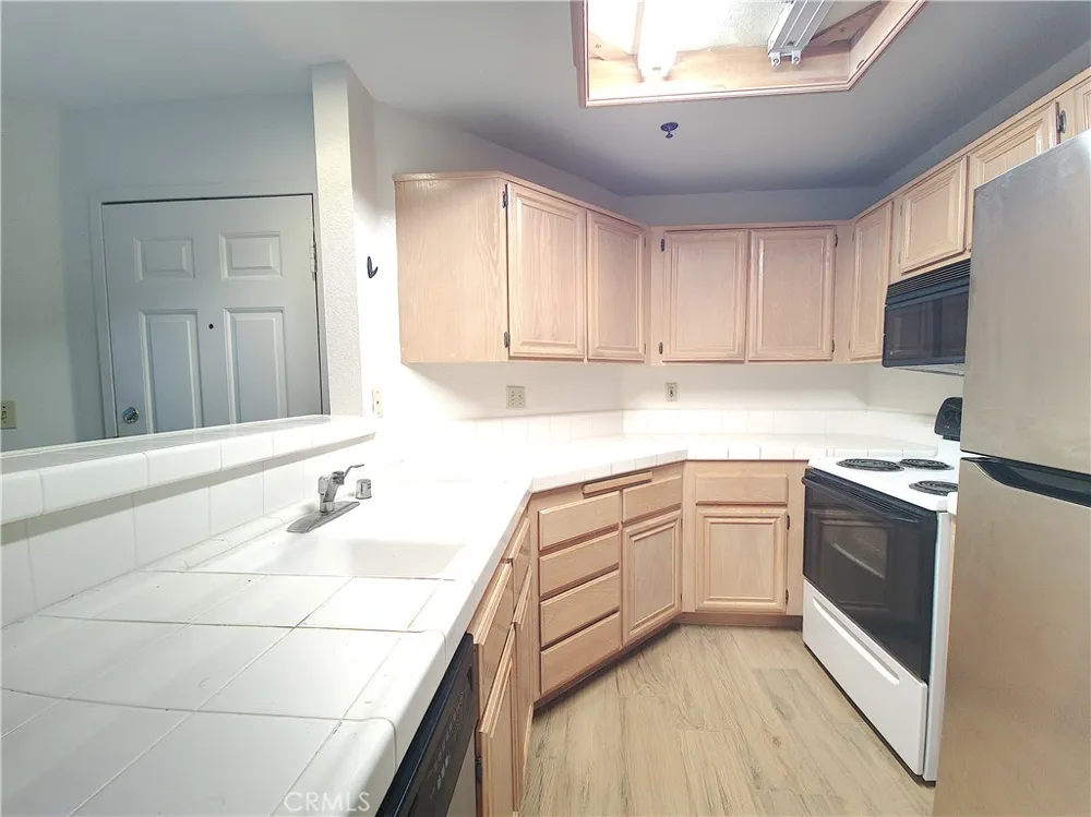 5728 Oak Bend Lane #202 Oak Park, CA 91377