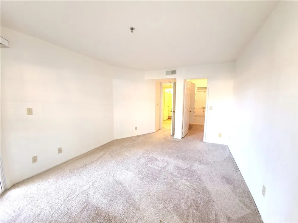 5728 Oak Bend Lane #202 Oak Park, CA 91377