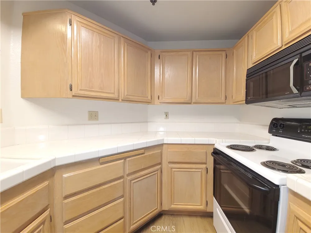 5728 Oak Bend Lane #202 Oak Park, CA 91377
