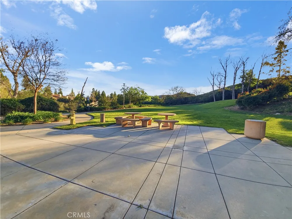 5728 Oak Bend Lane #202 Oak Park, CA 91377