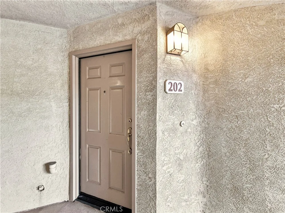 5728 Oak Bend Lane #202 Oak Park, CA 91377