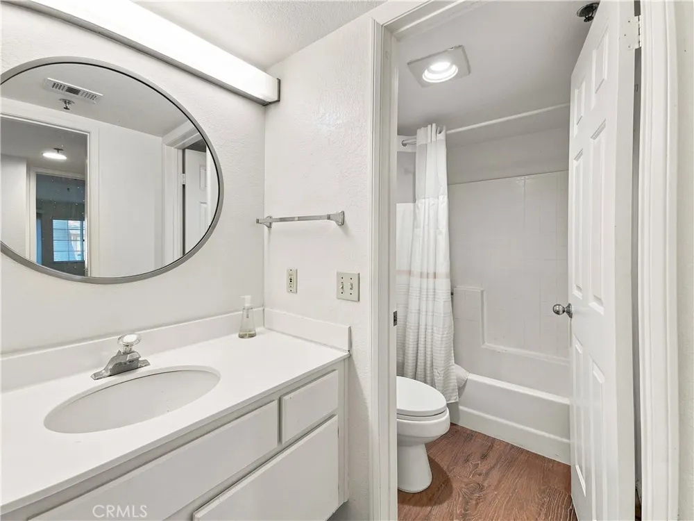 5728 Oak Bend Lane #202 Oak Park, CA 91377