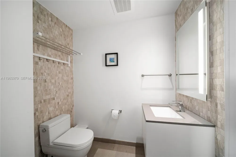 68 SE 6th St #1201 Miami, FL 33131
