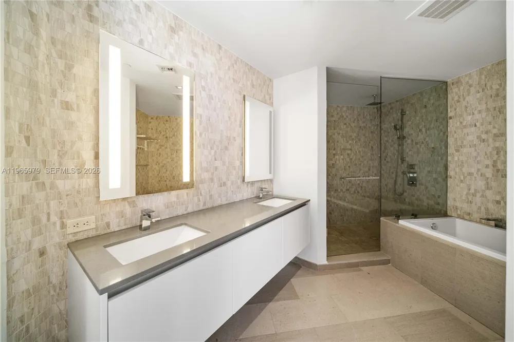 68 SE 6th St #1201 Miami, FL 33131