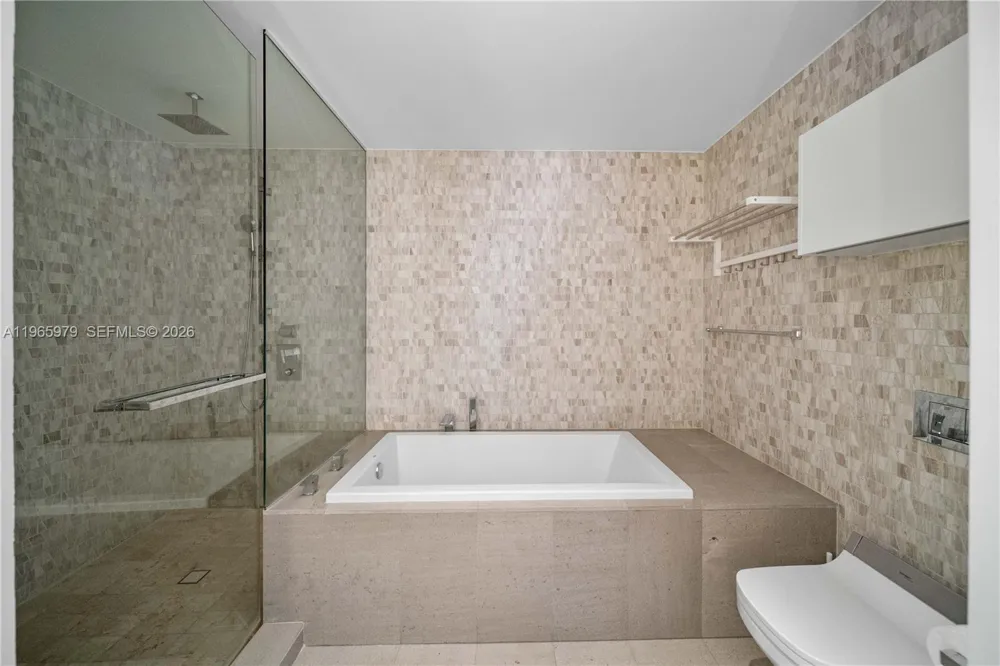 68 SE 6th St #1201 Miami, FL 33131