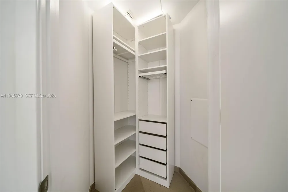 68 SE 6th St #1201 Miami, FL 33131