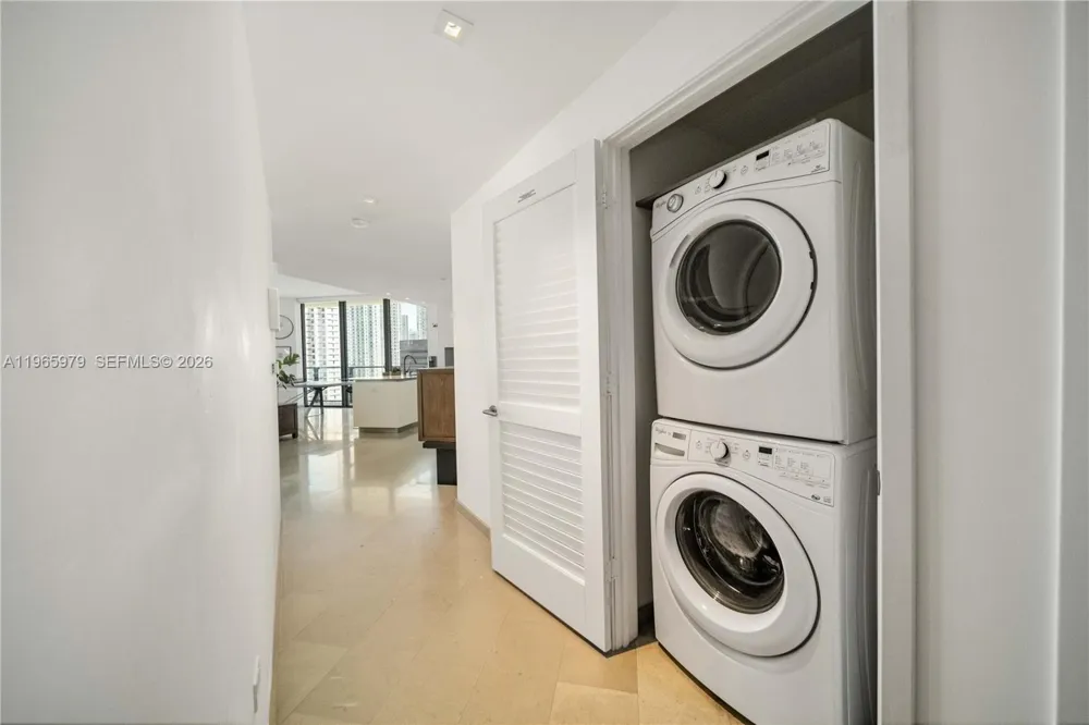 68 SE 6th St #1201 Miami, FL 33131