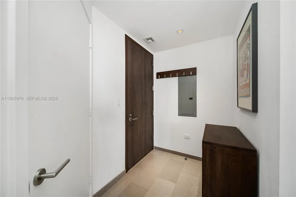 68 SE 6th St #1201 Miami, FL 33131