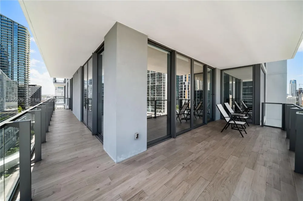 68 SE 6th St #1201 Miami, FL 33131