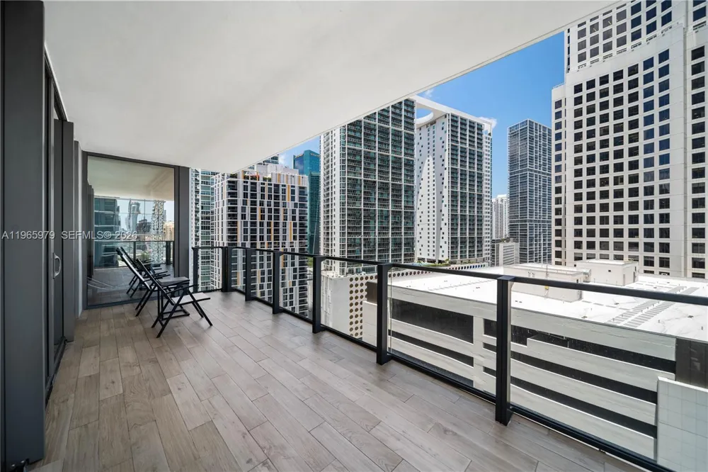 68 SE 6th St #1201 Miami, FL 33131