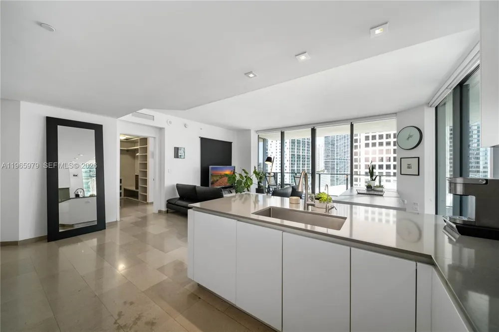 68 SE 6th St #1201 Miami, FL 33131
