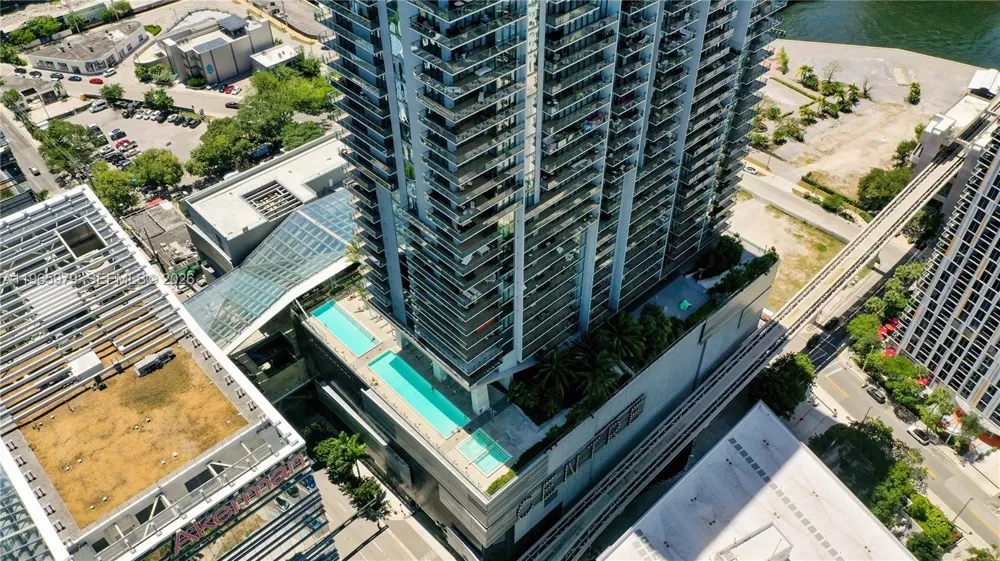 68 SE 6th St #1201 Miami, FL 33131