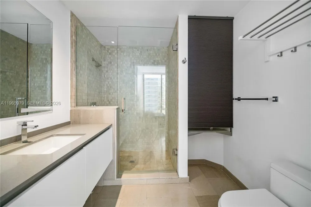 68 SE 6th St #1201 Miami, FL 33131