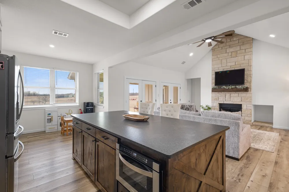 476 Silver Leaf Drive Sunset, TX 76270