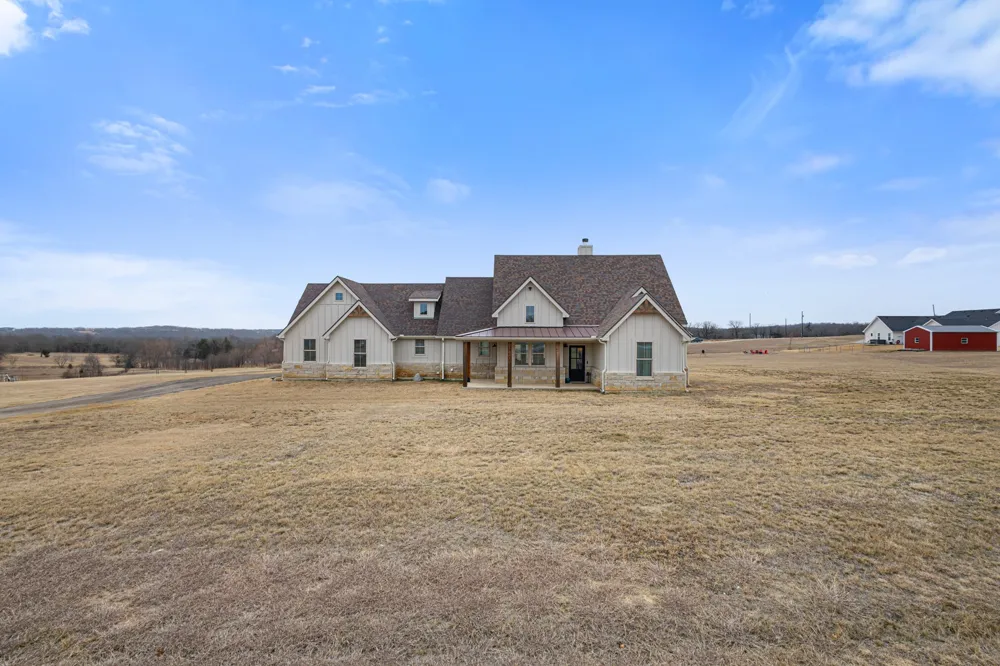 476 Silver Leaf Drive Sunset, TX 76270