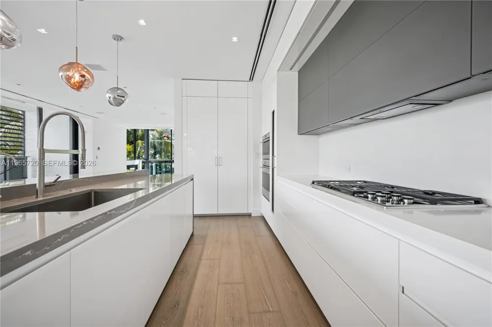 420 Hibiscus Dr Miami Beach, FL 33139