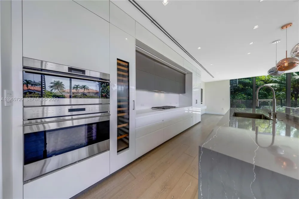 420 Hibiscus Dr Miami Beach, FL 33139