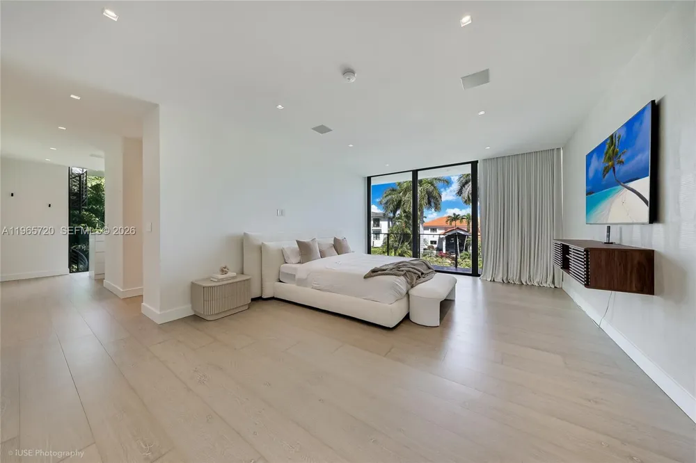 420 Hibiscus Dr Miami Beach, FL 33139