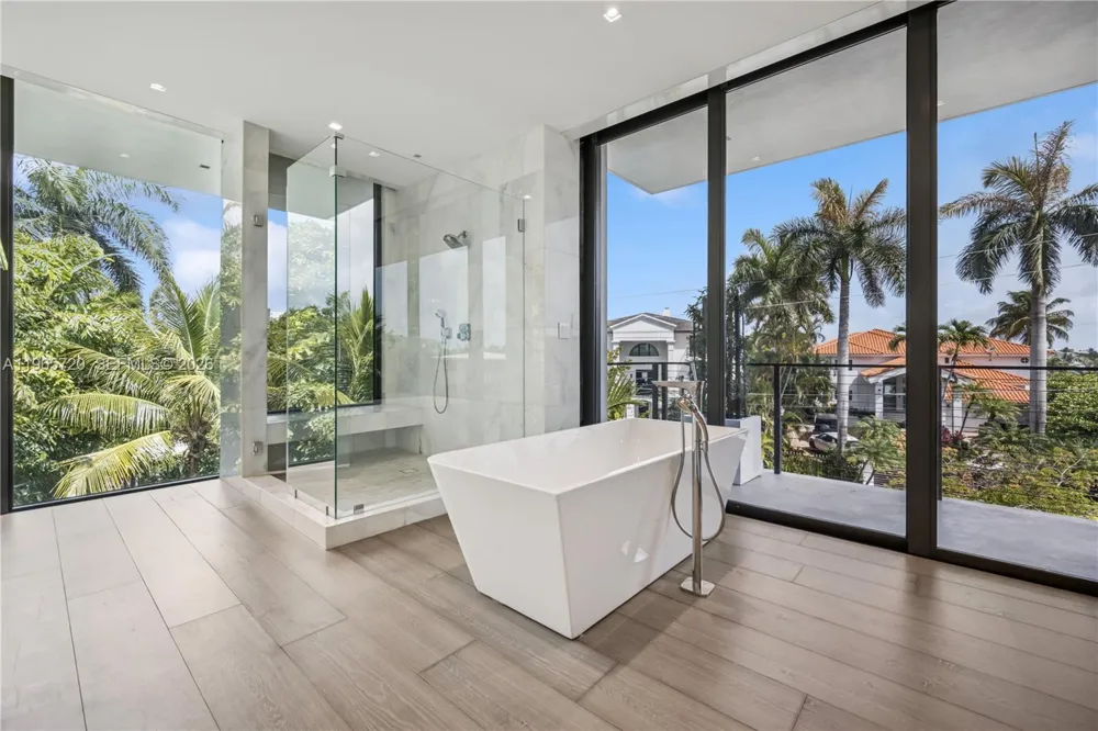 420 Hibiscus Dr Miami Beach, FL 33139