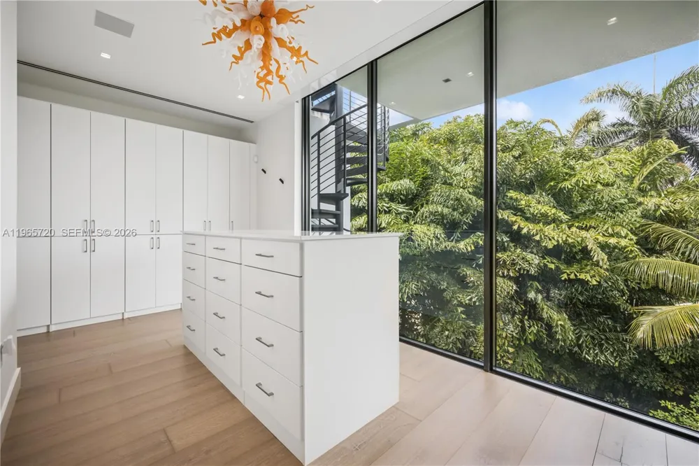 420 Hibiscus Dr Miami Beach, FL 33139