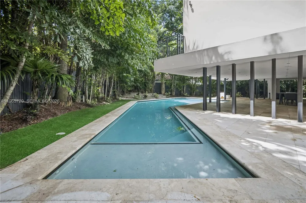 420 Hibiscus Dr Miami Beach, FL 33139