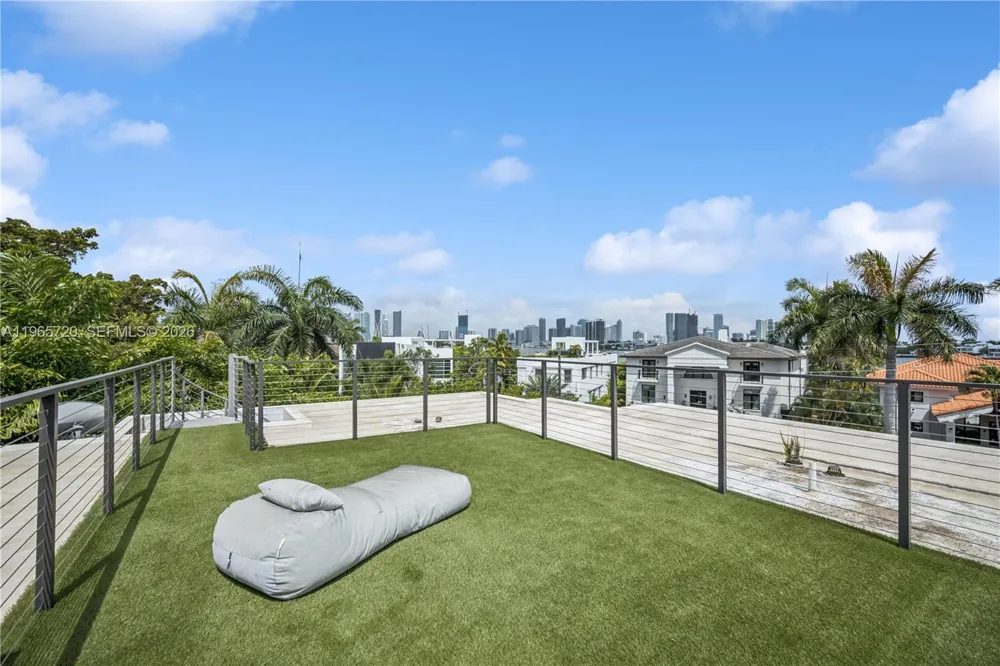420 Hibiscus Dr Miami Beach, FL 33139