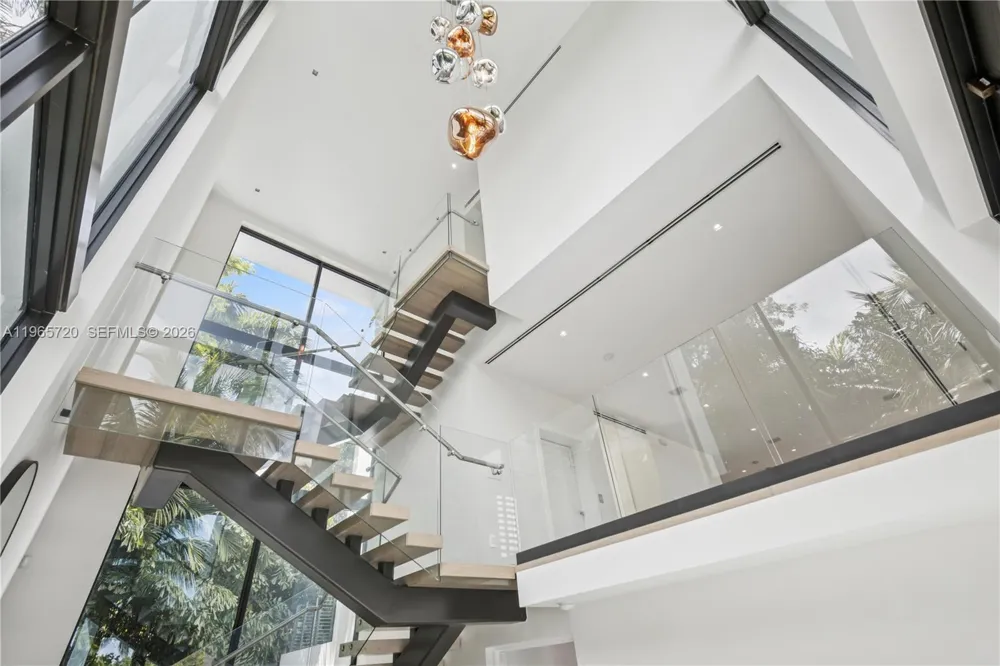 420 Hibiscus Dr Miami Beach, FL 33139