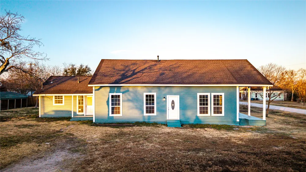 324 E Pace Street Frost, TX 76641