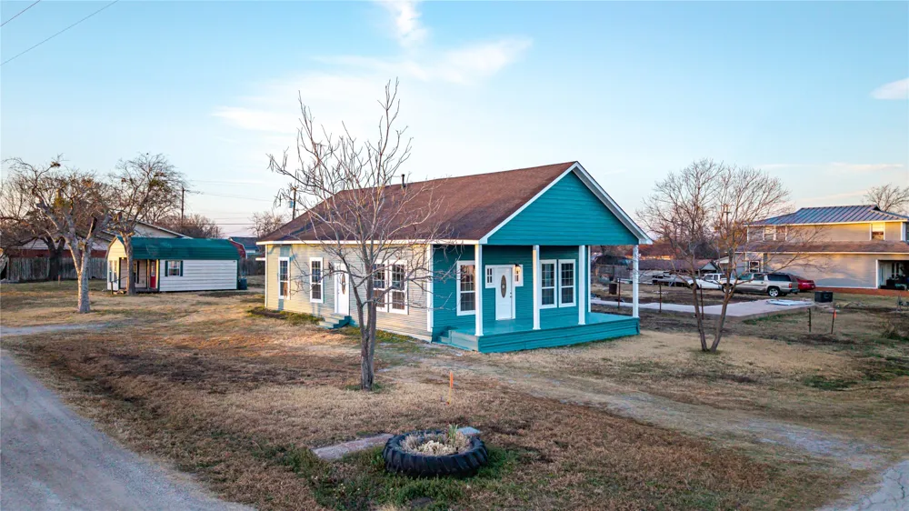 324 E Pace Street Frost, TX 76641